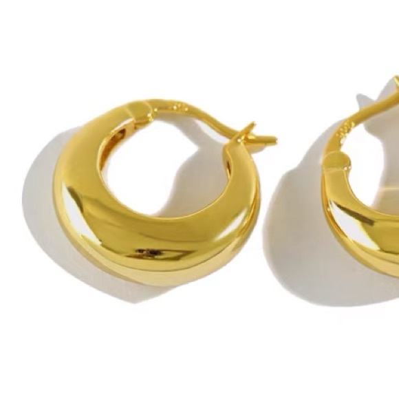 Gold Hoop Earrings -  sterling silver vermeil round earrings - Picture 5 of 8